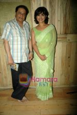 Divya Dutta, Anup Jalota at the launch of Lailtya Munshaw_s CD on Holi in  Mhada on 18th March 2011 (2).JPG